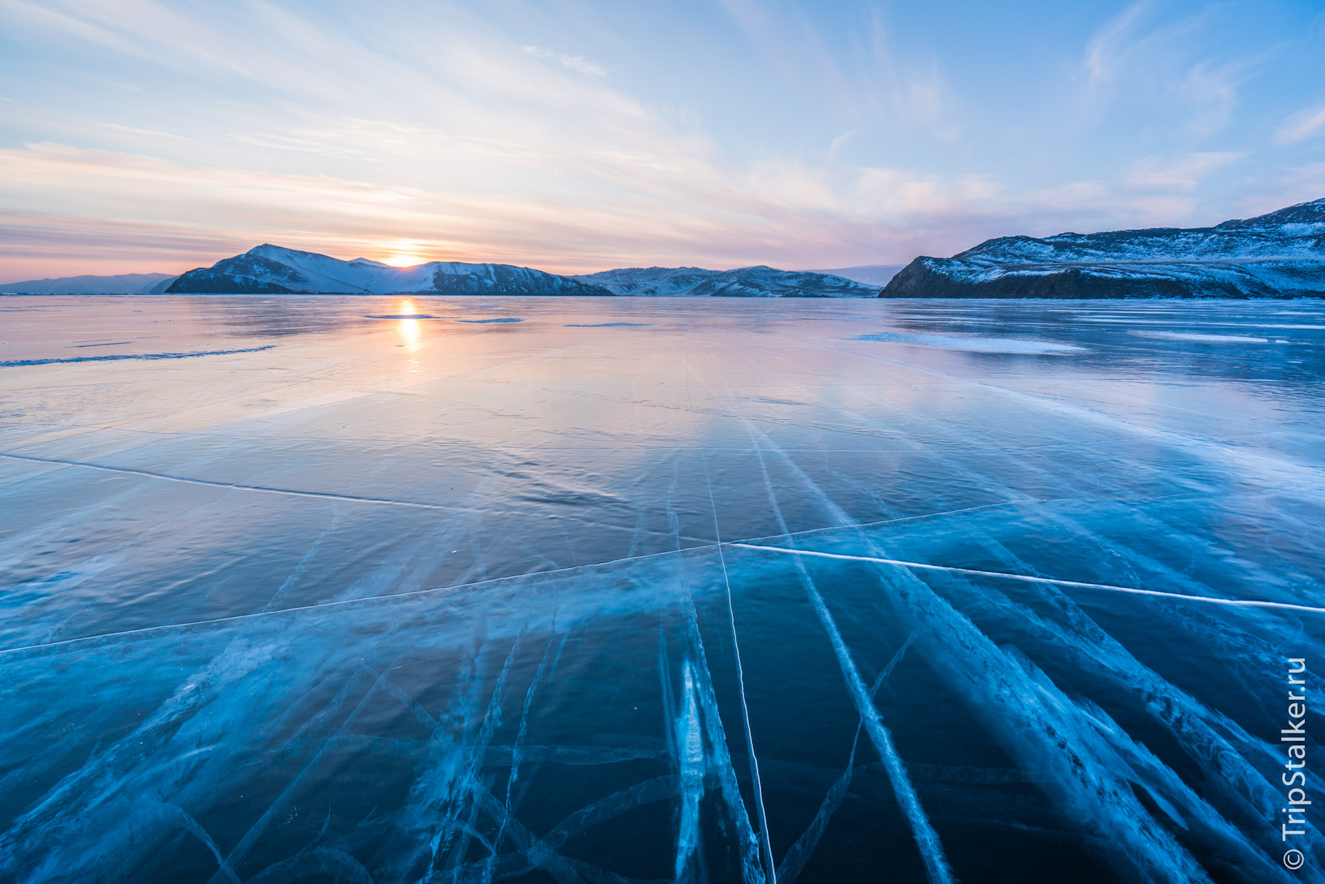 замерзшее озеро байкал фото