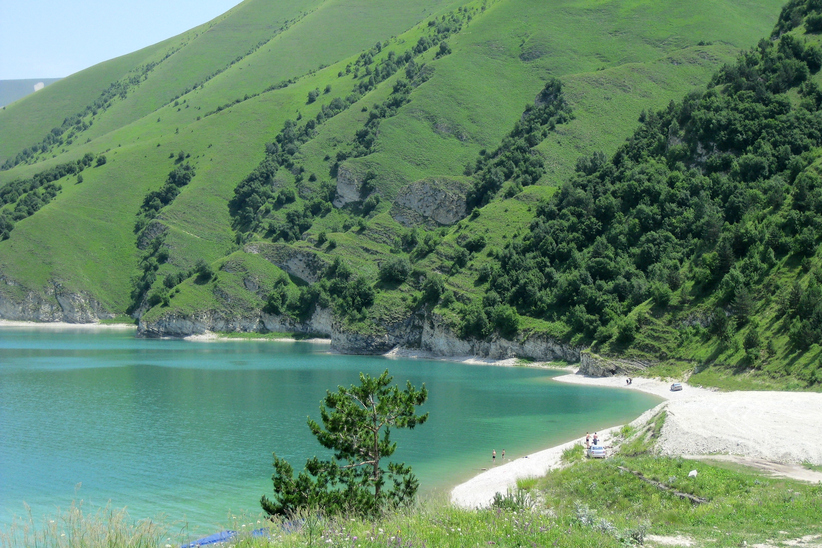 Северном Кавказе озеро Кезеной-ам