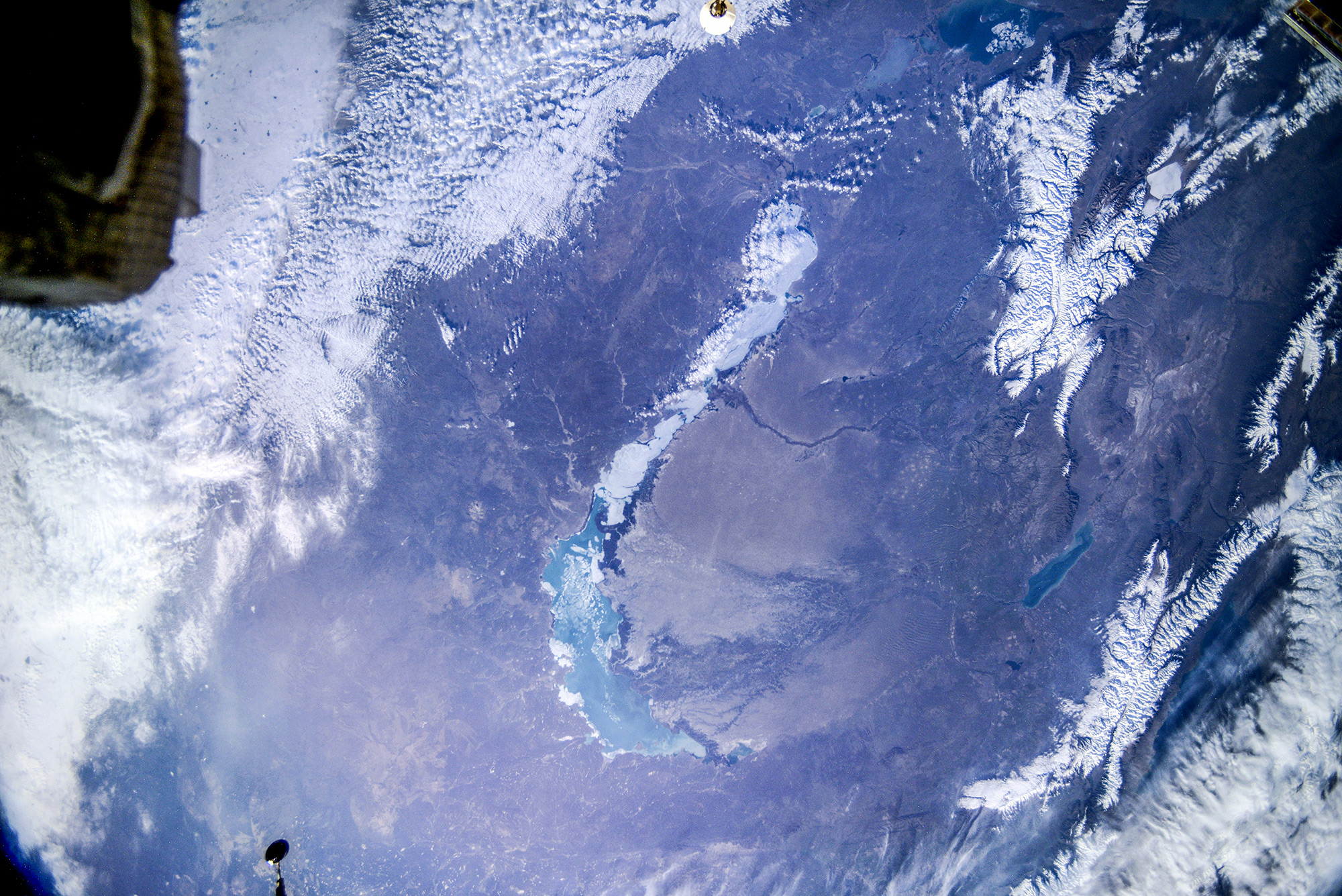 Озеро Балхаш снимок из космоса