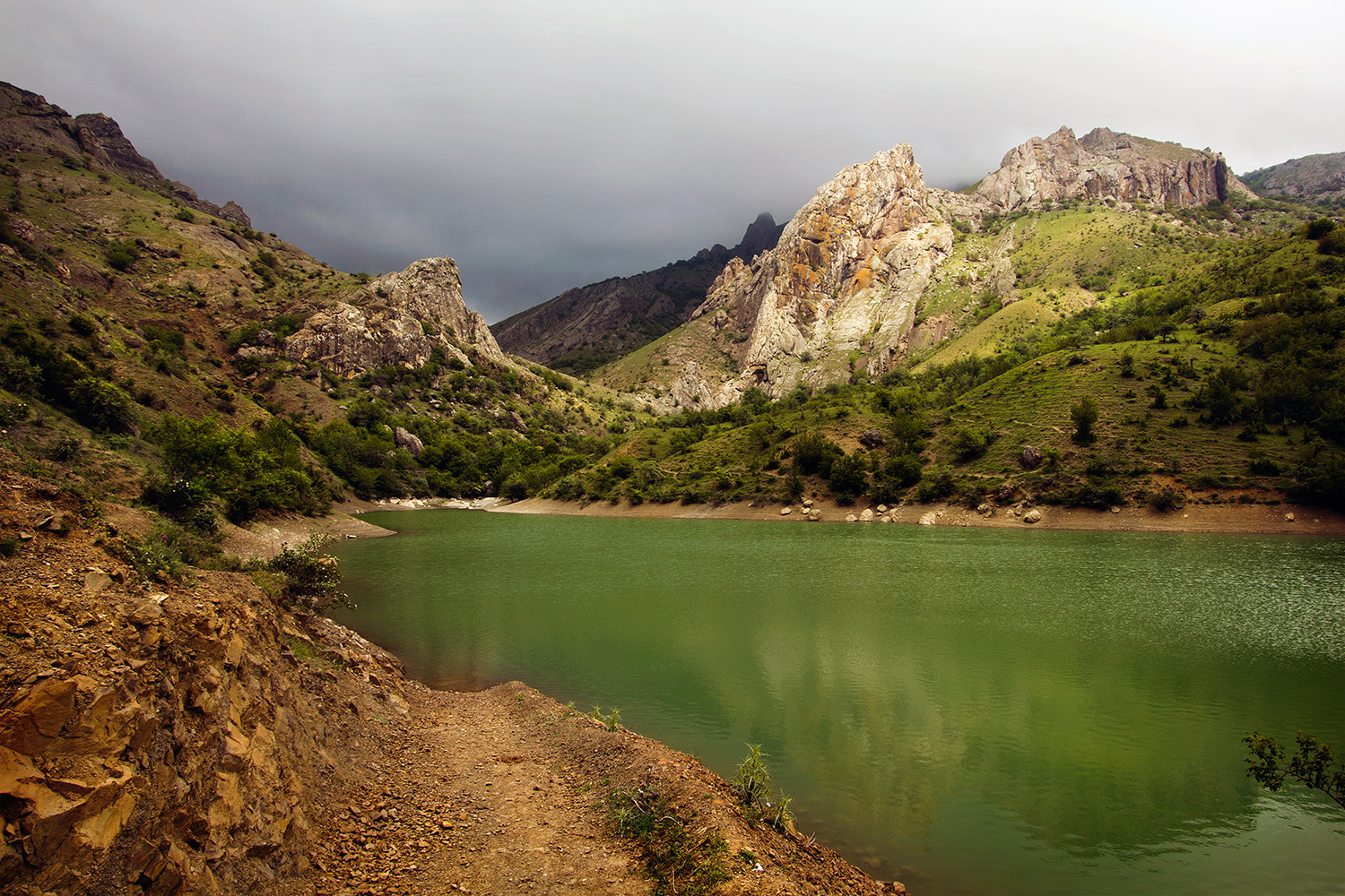 Озеро в Зеленогорье в Крыму