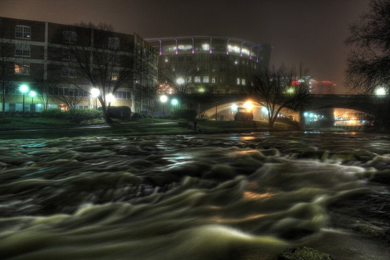 Река ночного города