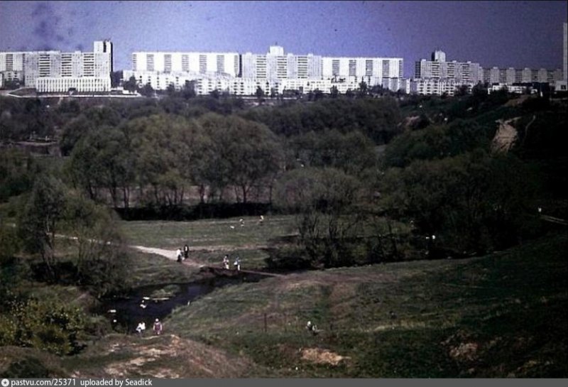 Москва река ранней весной