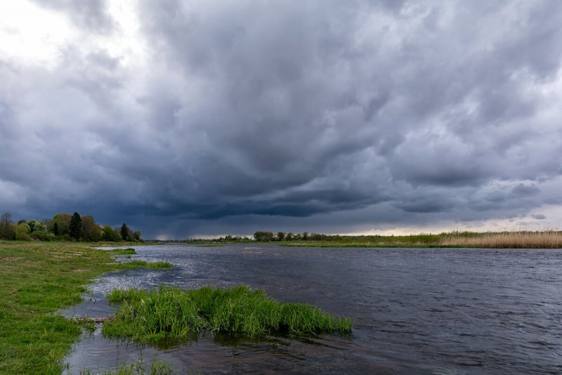 Великая (река, впадает в Псковское озеро)