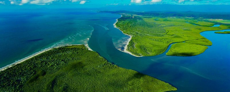 Река Амазонка впадает в Атлантический океан