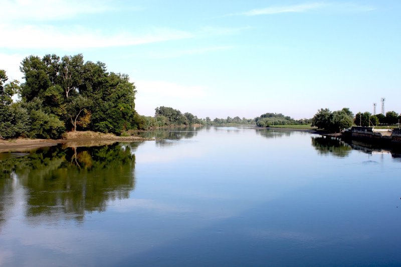 Река протока Славянск на Кубани