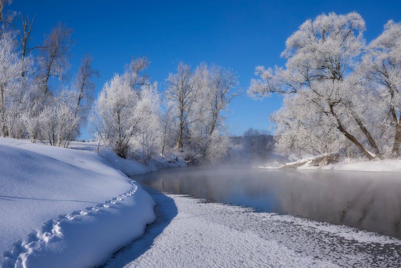 Зимний пейзаж с рекой