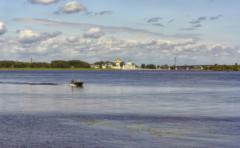 Река Волга в Костроме