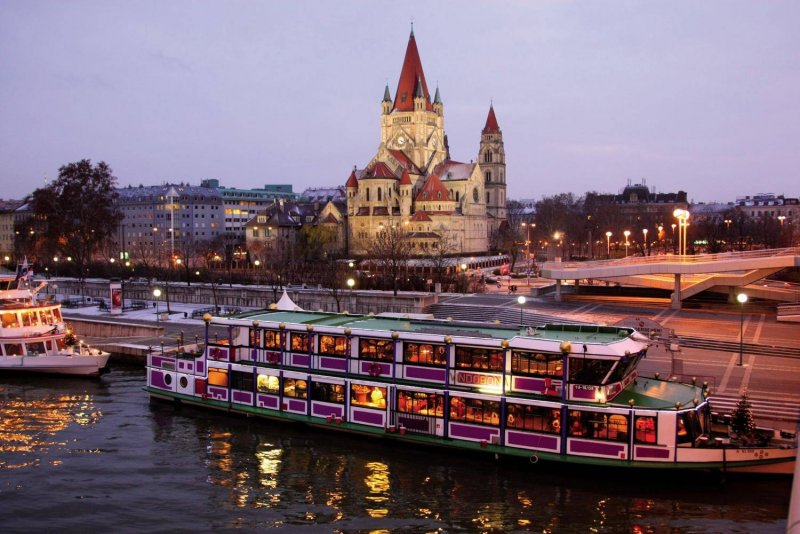 Круизный кораблик прогулочный Будапешт