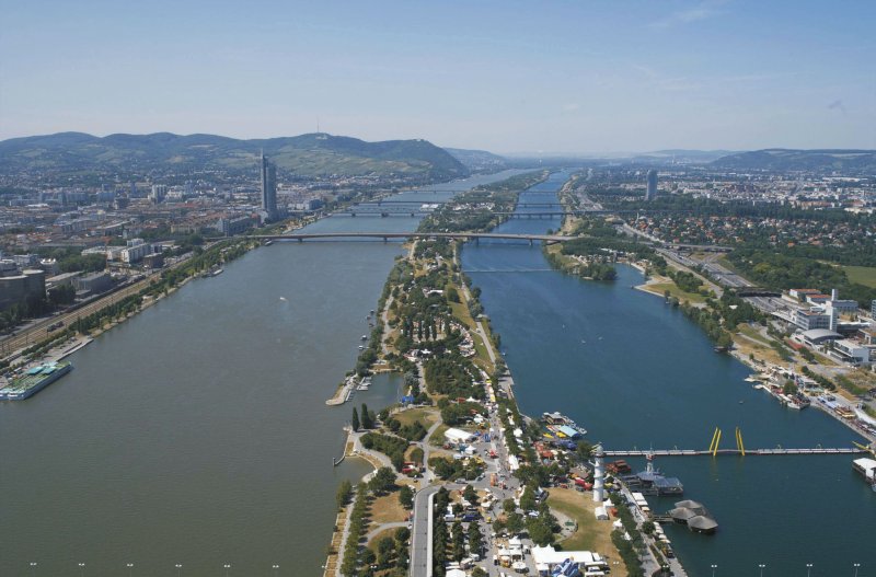 Река Вена с видом головы женщины