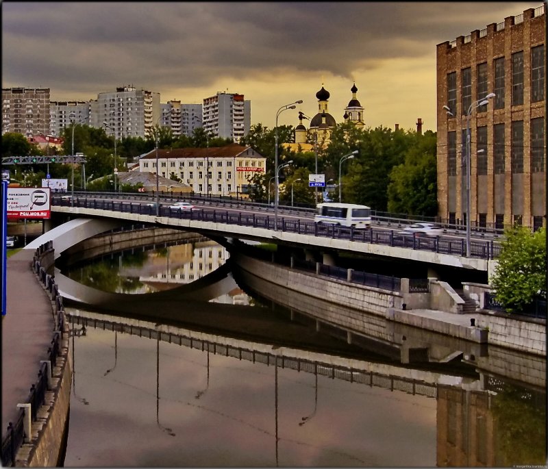 Набережная реки Яузы Москва