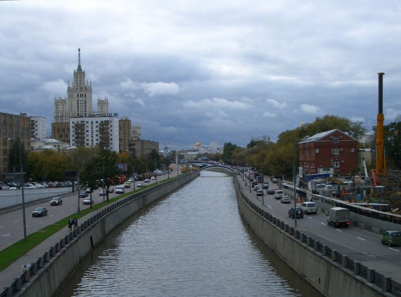 Яуза впадает в Москву реку