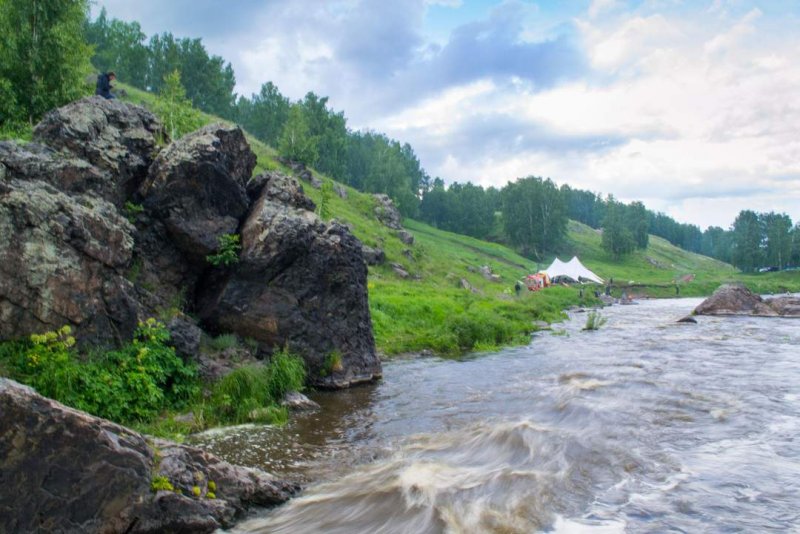 Урал река Исеть скалы