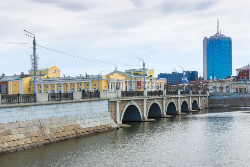 Троицкий мост через реку Миасс Челябинск