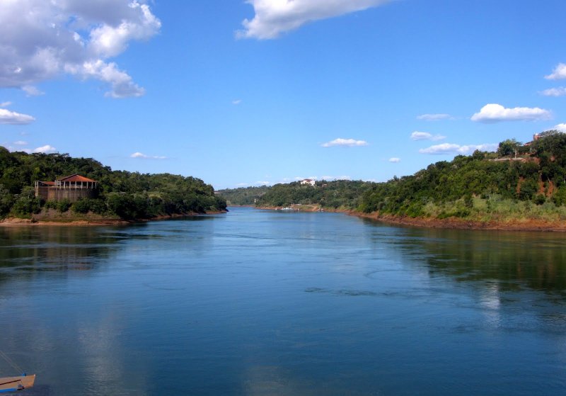 Река Парана в Парагвае