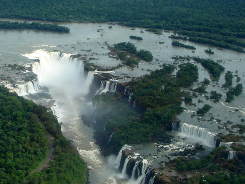 Водопад Игуасу, граница Бразилия–Аргентина