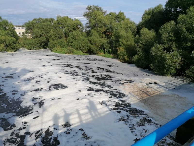 Загрязнённая река Ижора