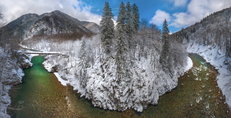 Горная река зима панорама