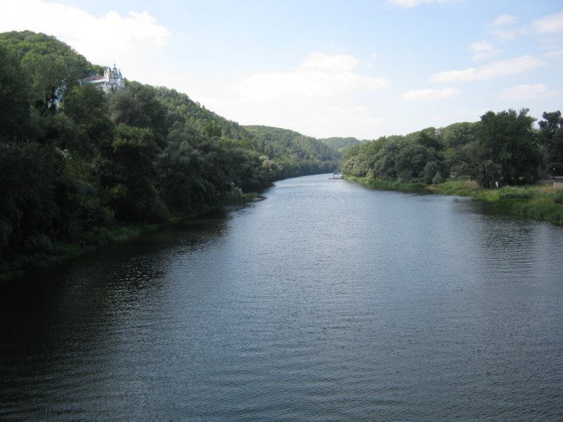Дамбу на реке Северский Донец в селе Печенеги Харьковской области