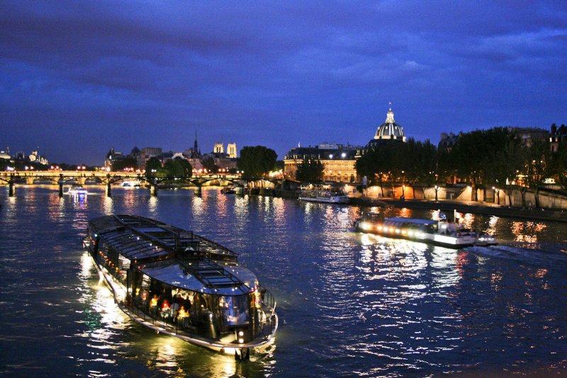 Река сена Париж яхты