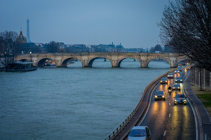 Река в Париже