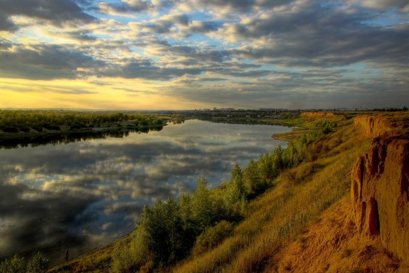 Река Волга и Ахтуба