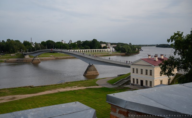 Мост через реку Волхов в Киришах