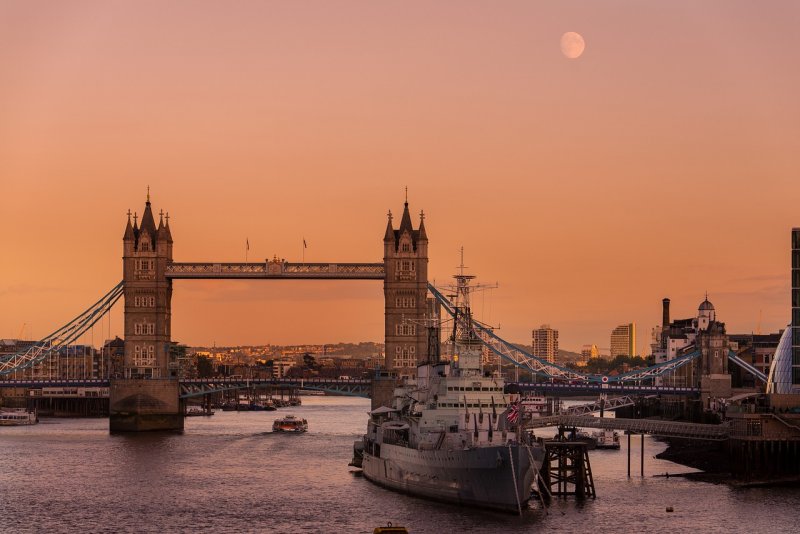Лондон Темза паурецсеий мост.