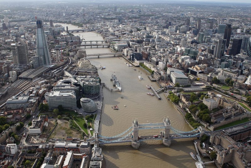 Река Темза в Лондоне фото