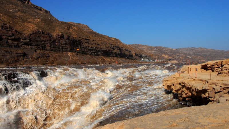 Река Хуанхэ прорыв плотины