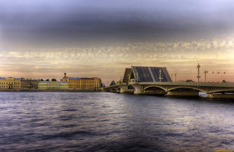 Благовещенский мост на реке Нева