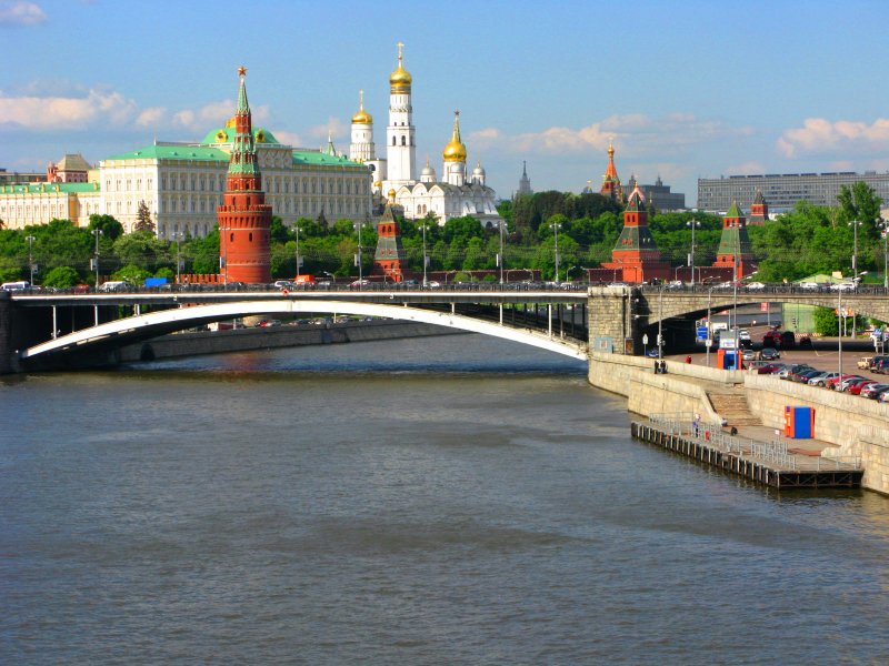 Вид Кремля с набережной Москвы реки