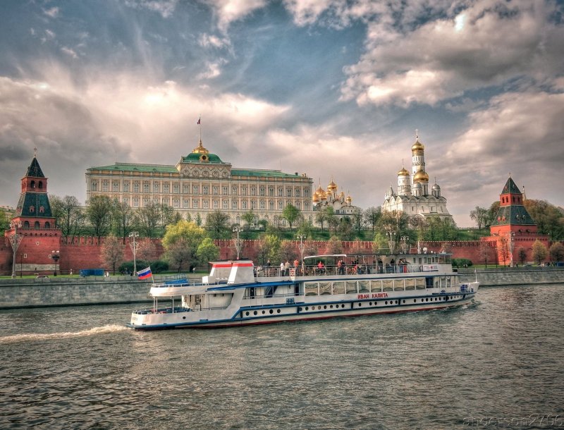 Новостройки в Москве с видом на реку