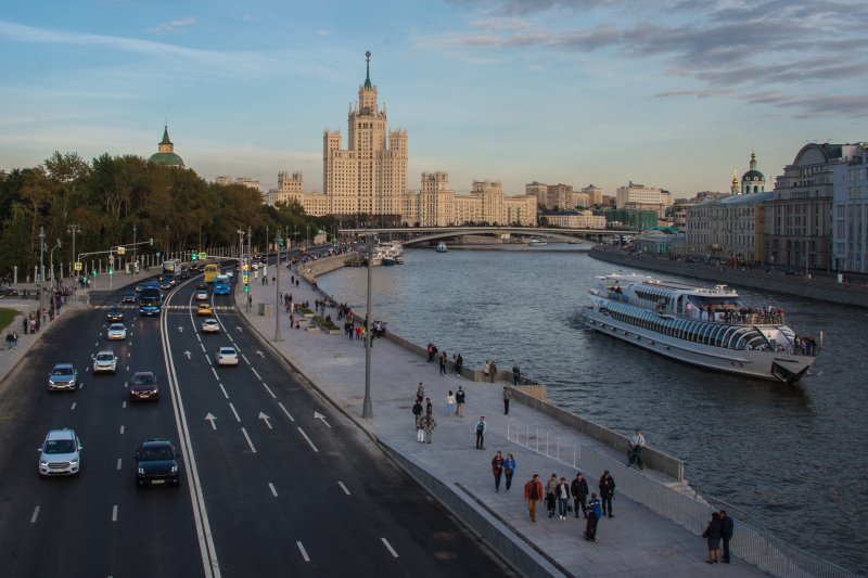 Загрязнённая Москва река