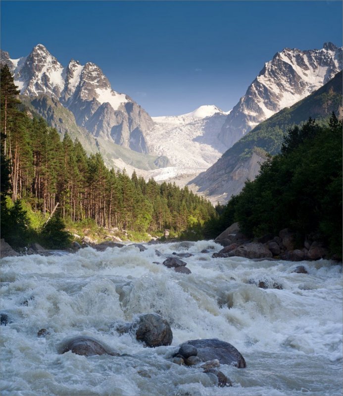 Караугомский ледник в Осетии