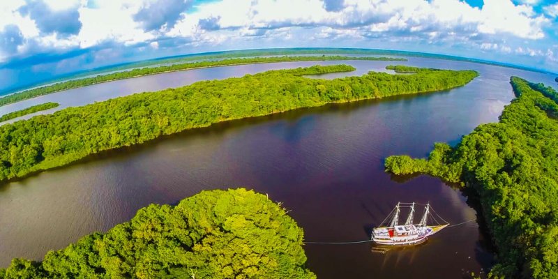 Озеро на реке Амазонка