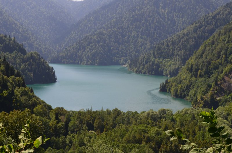Озеро эль. Озеро Инкит Абхазия. Озеро Инкит Абхазия фото. Озеро Рица обитатели. Озеро Эль Мильх.