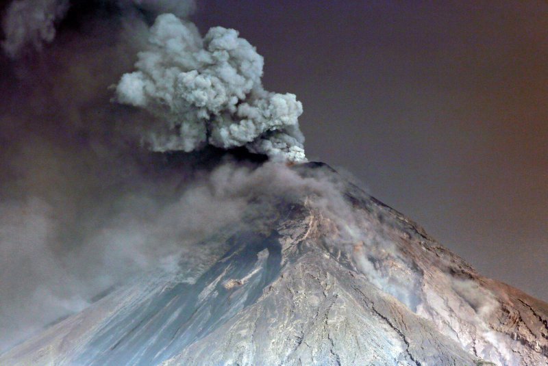Вулкан Пакая в Гватемале