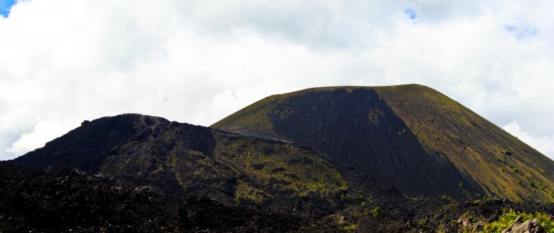 Лава вулкан искры