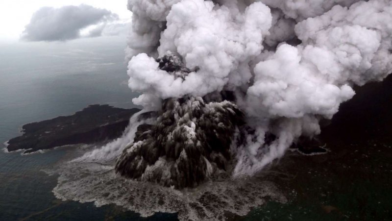 Извержение вулкана Сарычева с борта МКС