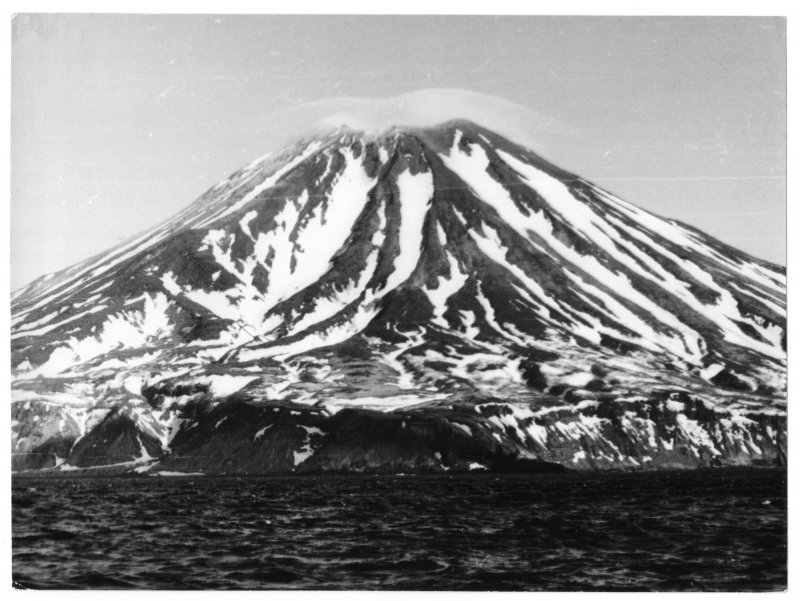 Вулкан Сарычева извержение
