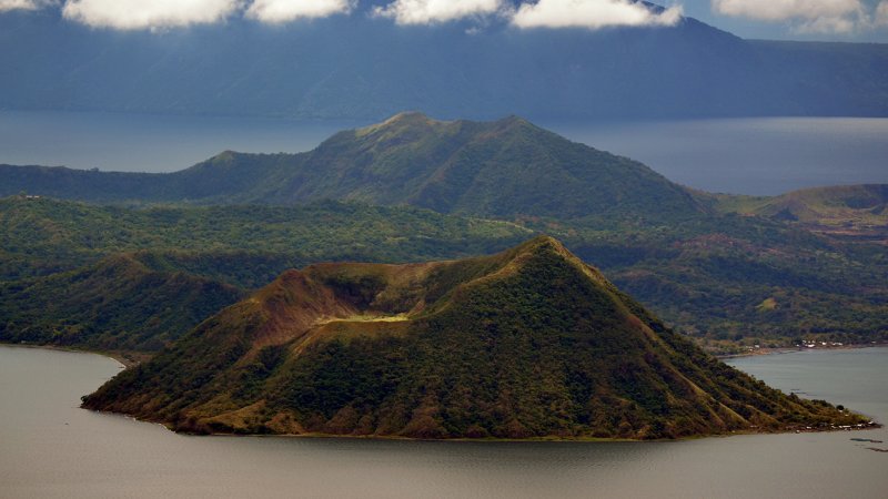 Вулкан Тааль (о. Лусон, Филиппины)