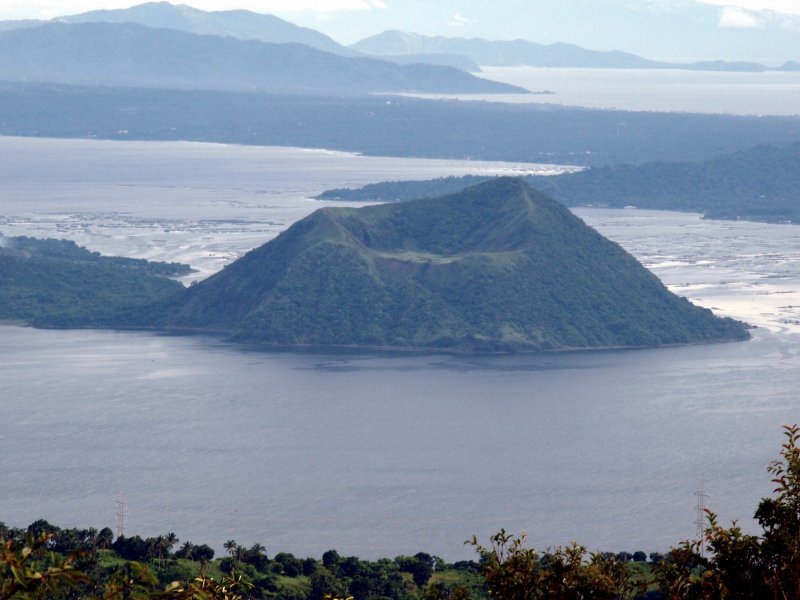 Вулкан Тааль после извержения