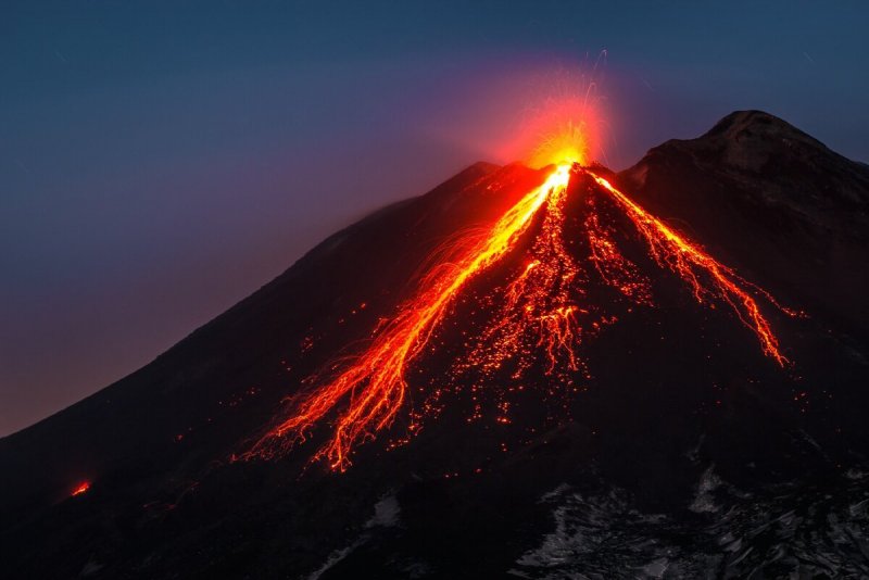 Вулкан Синабунг в Индонезии извержение 2021