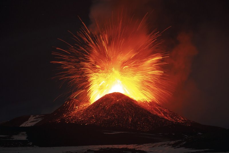 Индонезия вулкан Брама