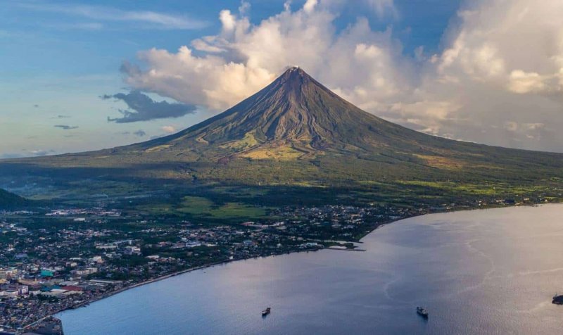 Извержение вулкана вулкан Майон Филиппины