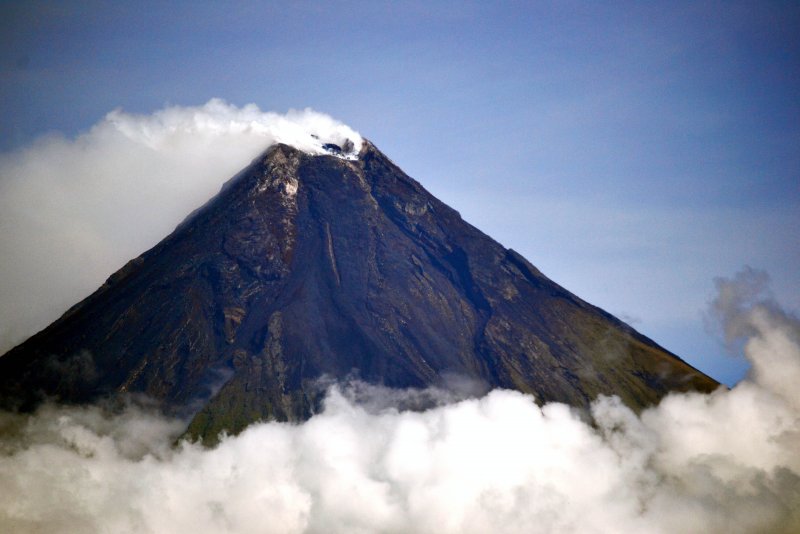 Вулкан Майон фото описание