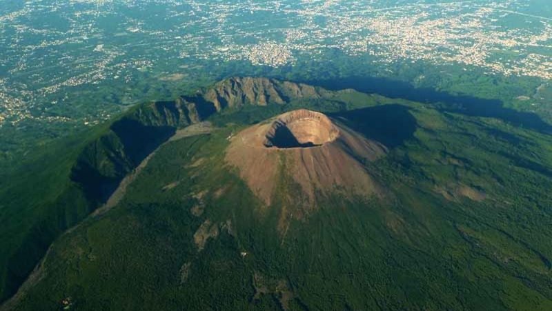 Саха́ма вулкан