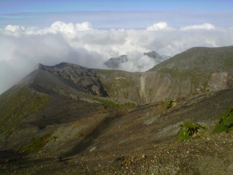 Активный вулкан в Андах обои