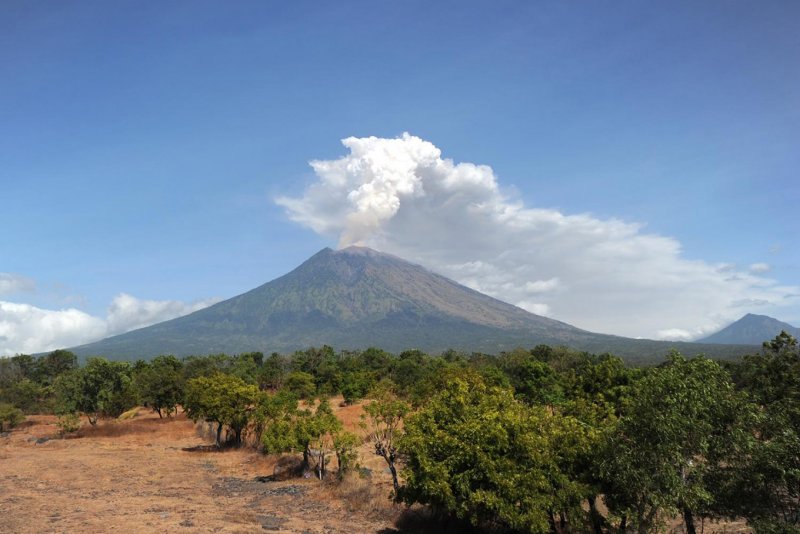 Вулкан Агунг Индонезия