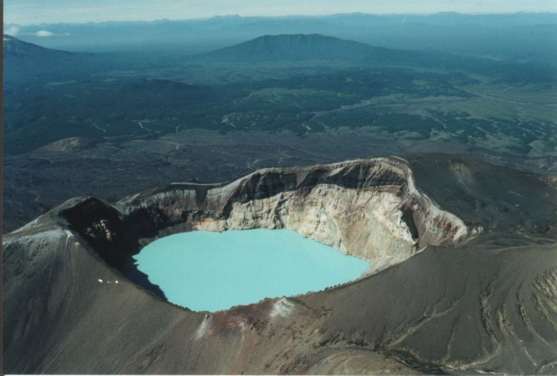 Малый Семячик кислотное озеро в вулкане